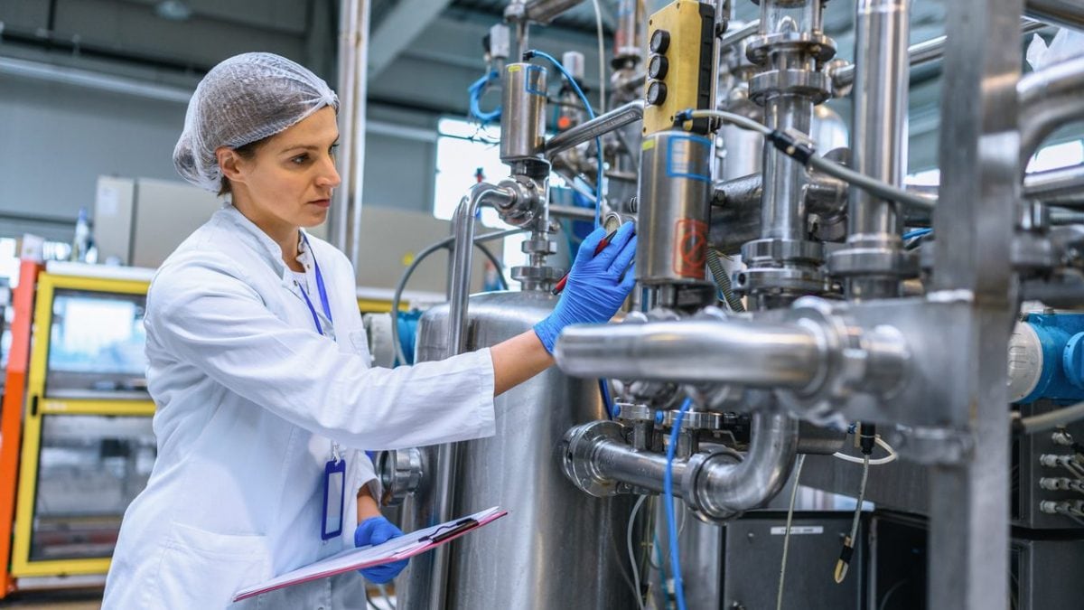 Aumenti stipendi CCNL Chimici farmaceutici 2023-2025