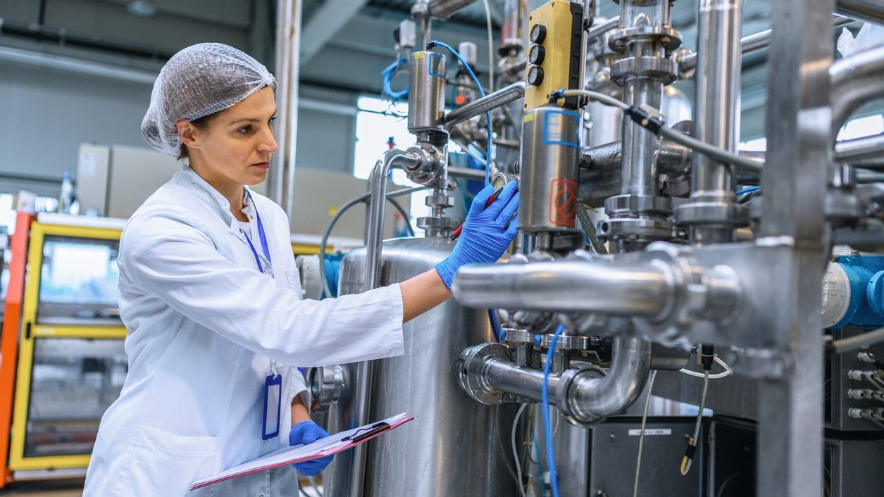 Aumenti stipendi CCNL Chimici farmaceutici 2023-2025