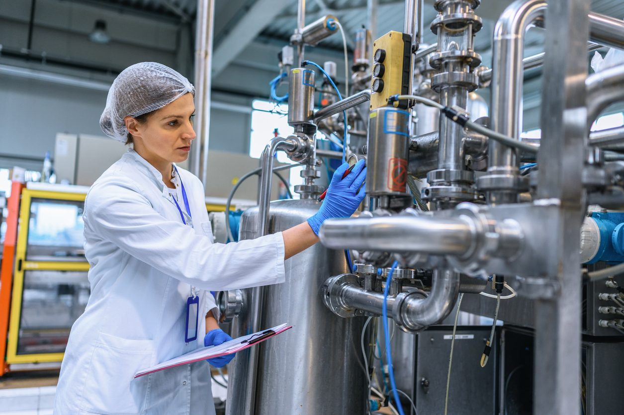 Aumenti stipendi CCNL Chimici farmaceutici 2023-2025