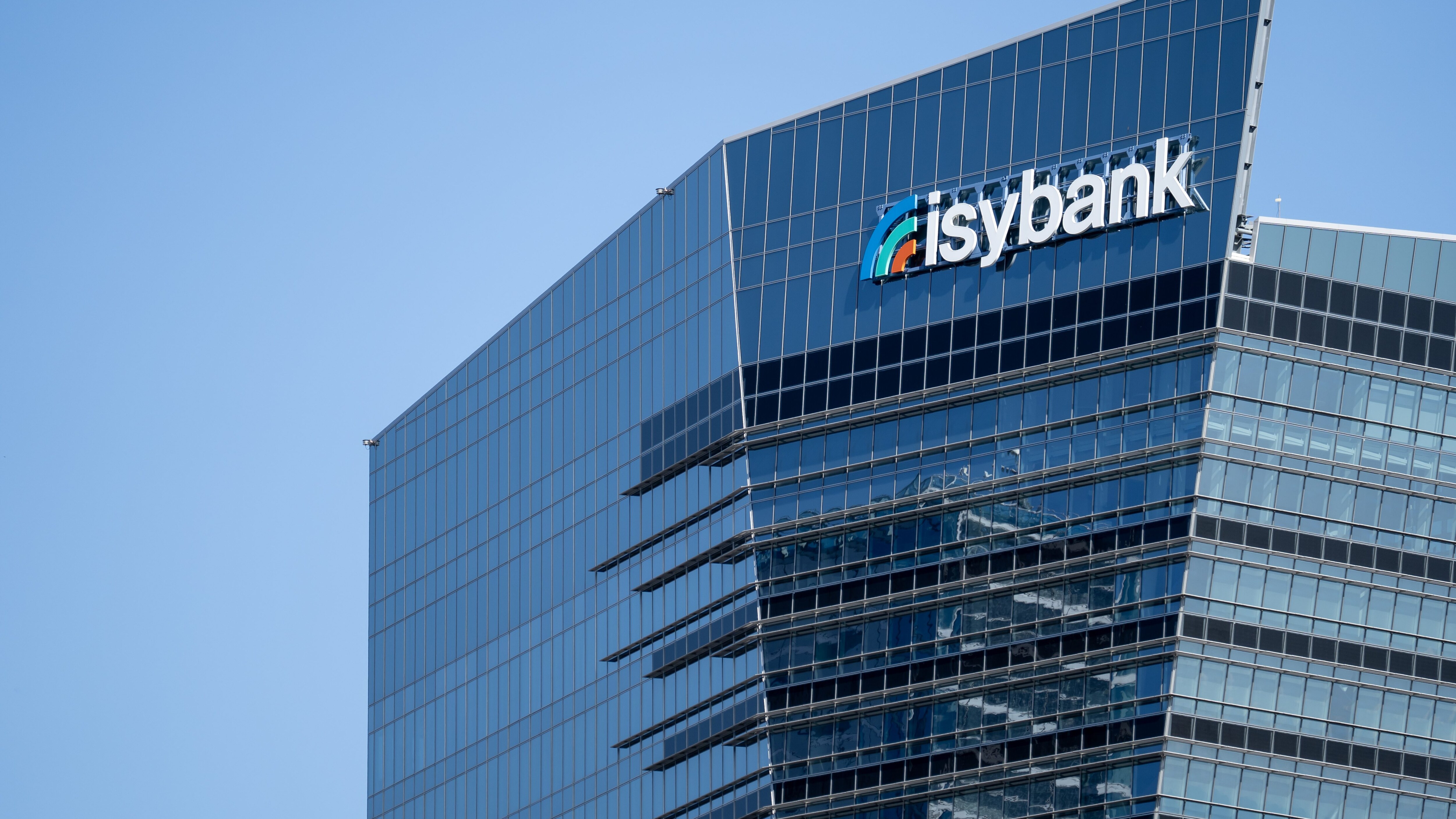 Intesa e Isybank, stop al passaggio con il provvedimento cautelare dell’Antitrust
