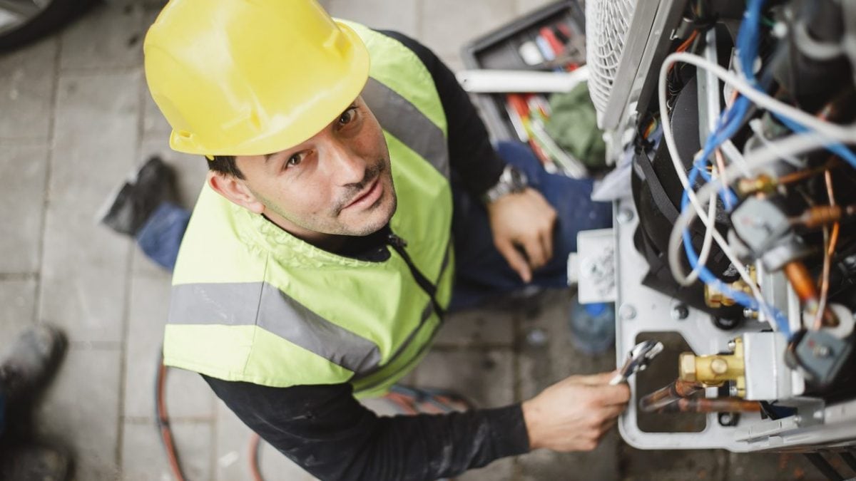 Aumenti stipendio CCNL elettrico fino al 2024 da 127 a 324 euro al mese