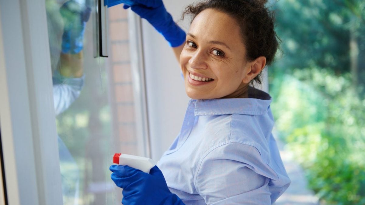 Scatti di anzianita lavoro domestico, colf e badanti aumento 4% ogni due anni