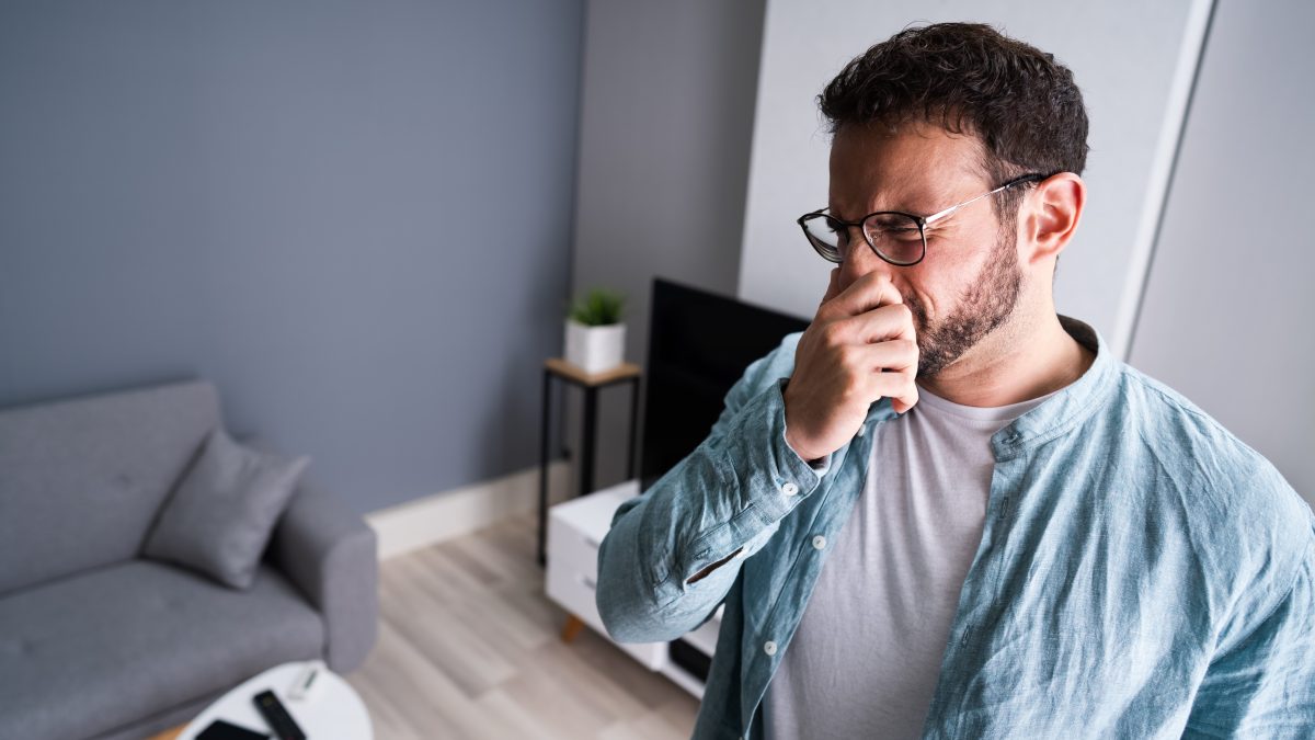 Puzza di cucina in condominio: quando è reato?