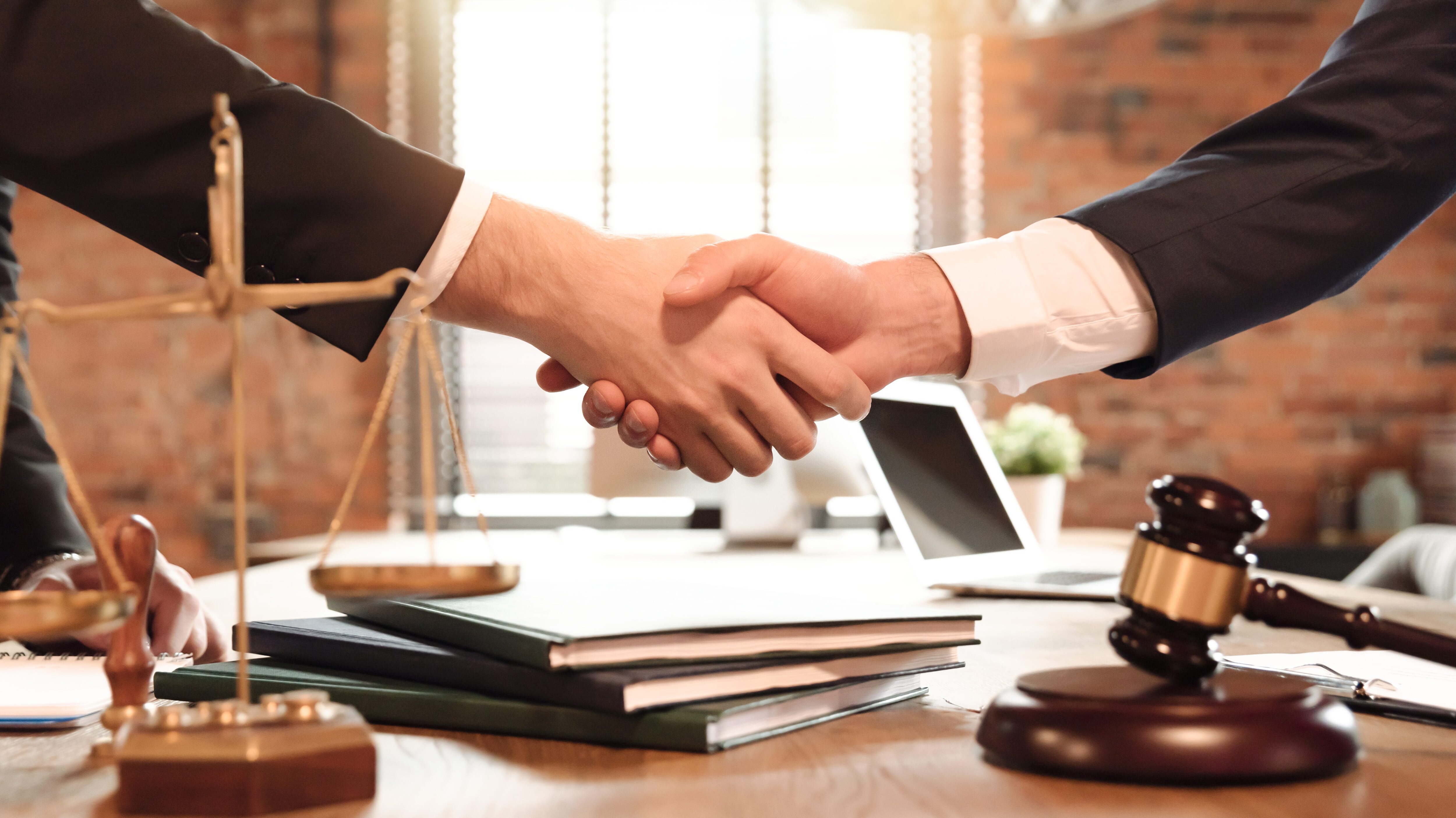 Reato di evento: cos’è, esempi e differenze con gli altri reati