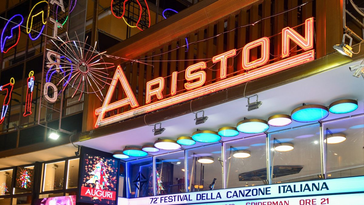 Sanremo, il provvedimento disciplinare Rai per body shaming: cosa rischia il giornalista?