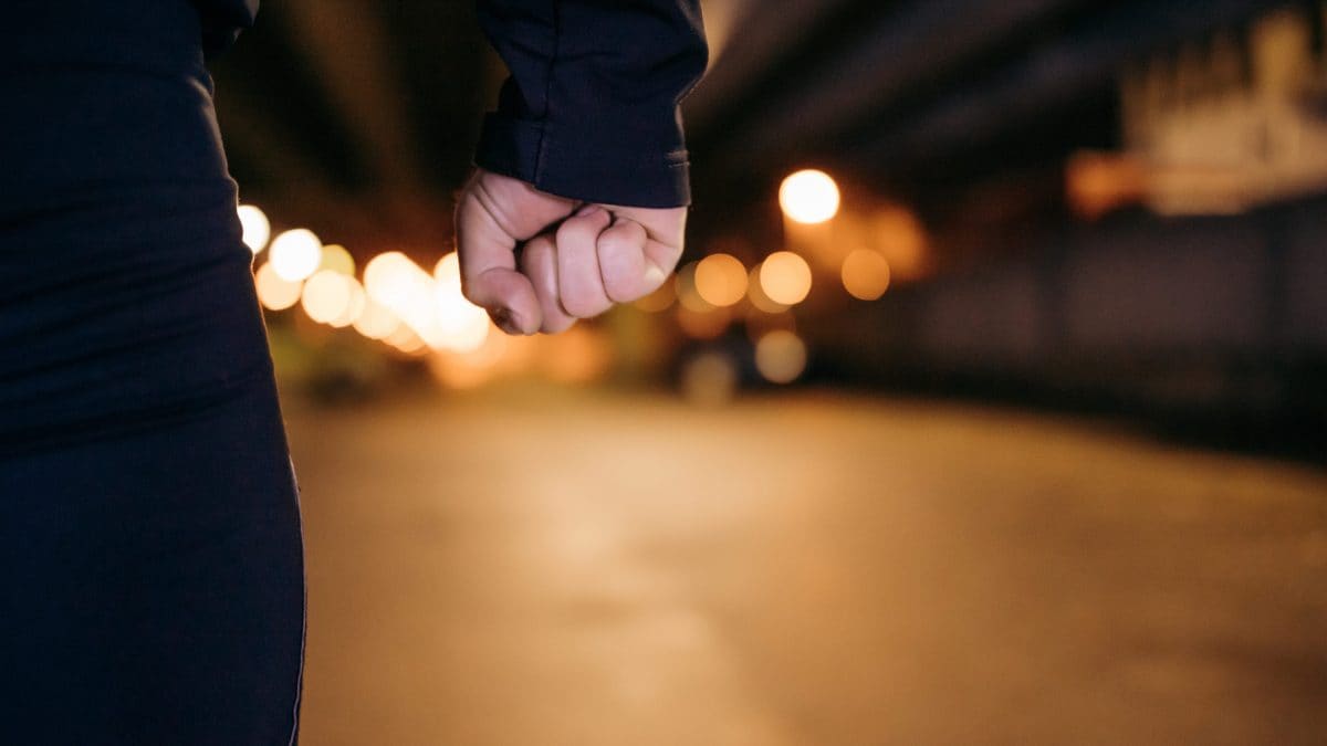 Farsi giustizia da soli è reato: cos'è l'esercizio arbitrario delle proprie ragioni e come è punito