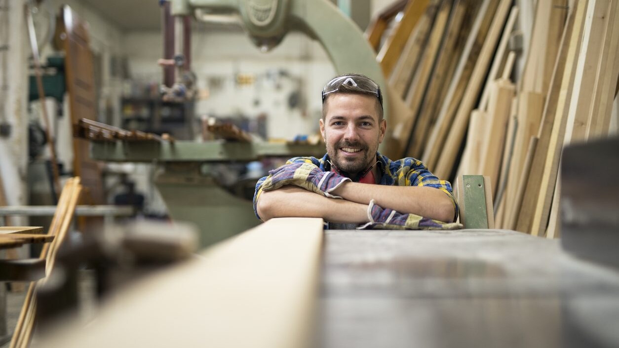 Tabelle retributive CCNL Legno Arredamento Industria 2024 ecco gli aumenti di stipendio