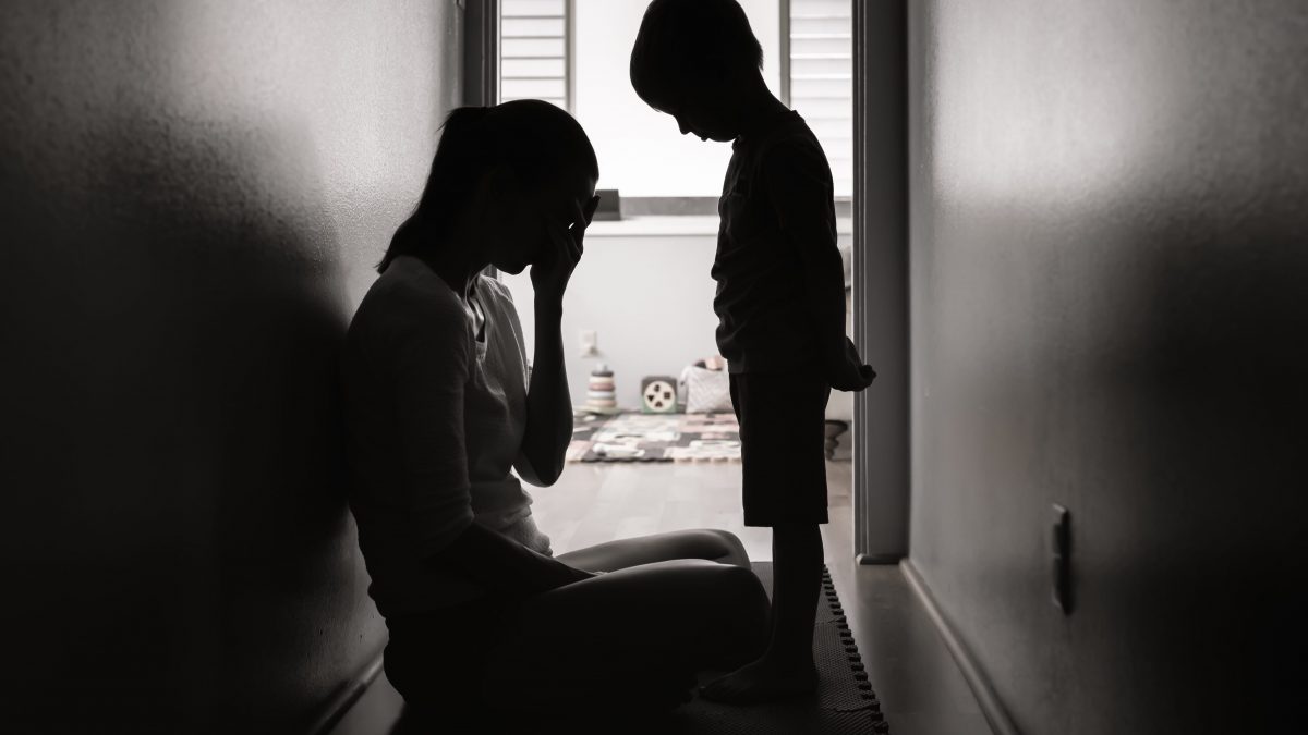 Violenza assistita, anche una sola condotta davanti al minore aggrava il reato di maltrattamenti