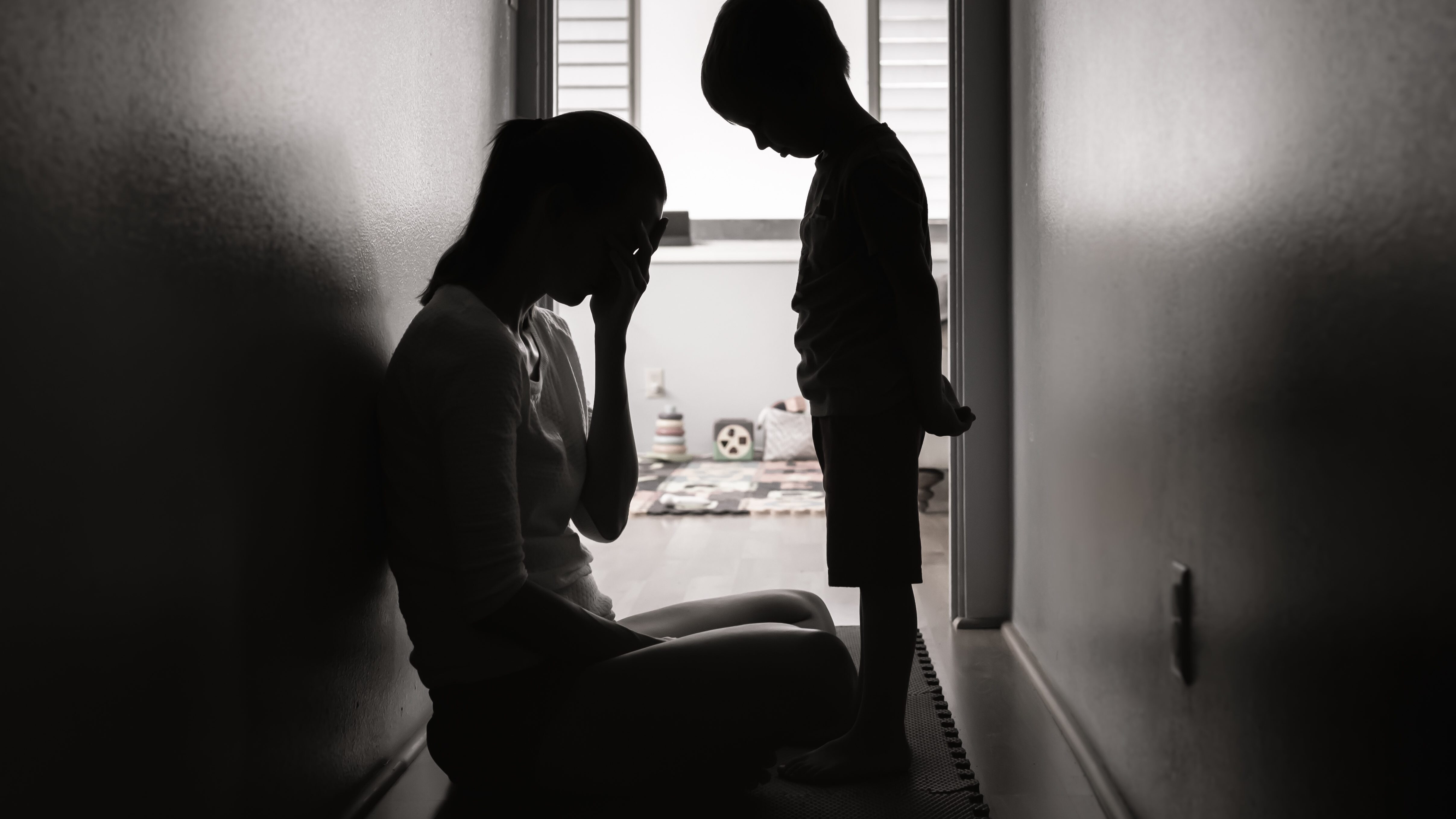 Violenza assistita, anche una sola condotta davanti al minore aggrava il reato di maltrattamenti