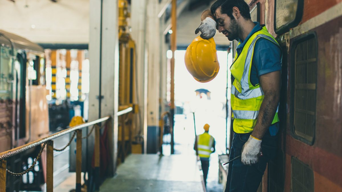 Lavoratore in CIG, quando spetta il risarcimento per il danno alla professionalità?