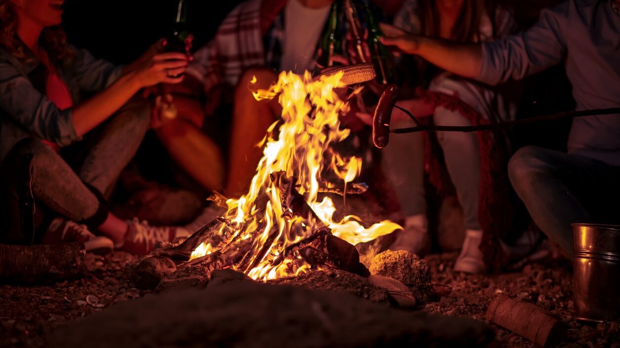 Falò in spiaggia: è legale farlo?