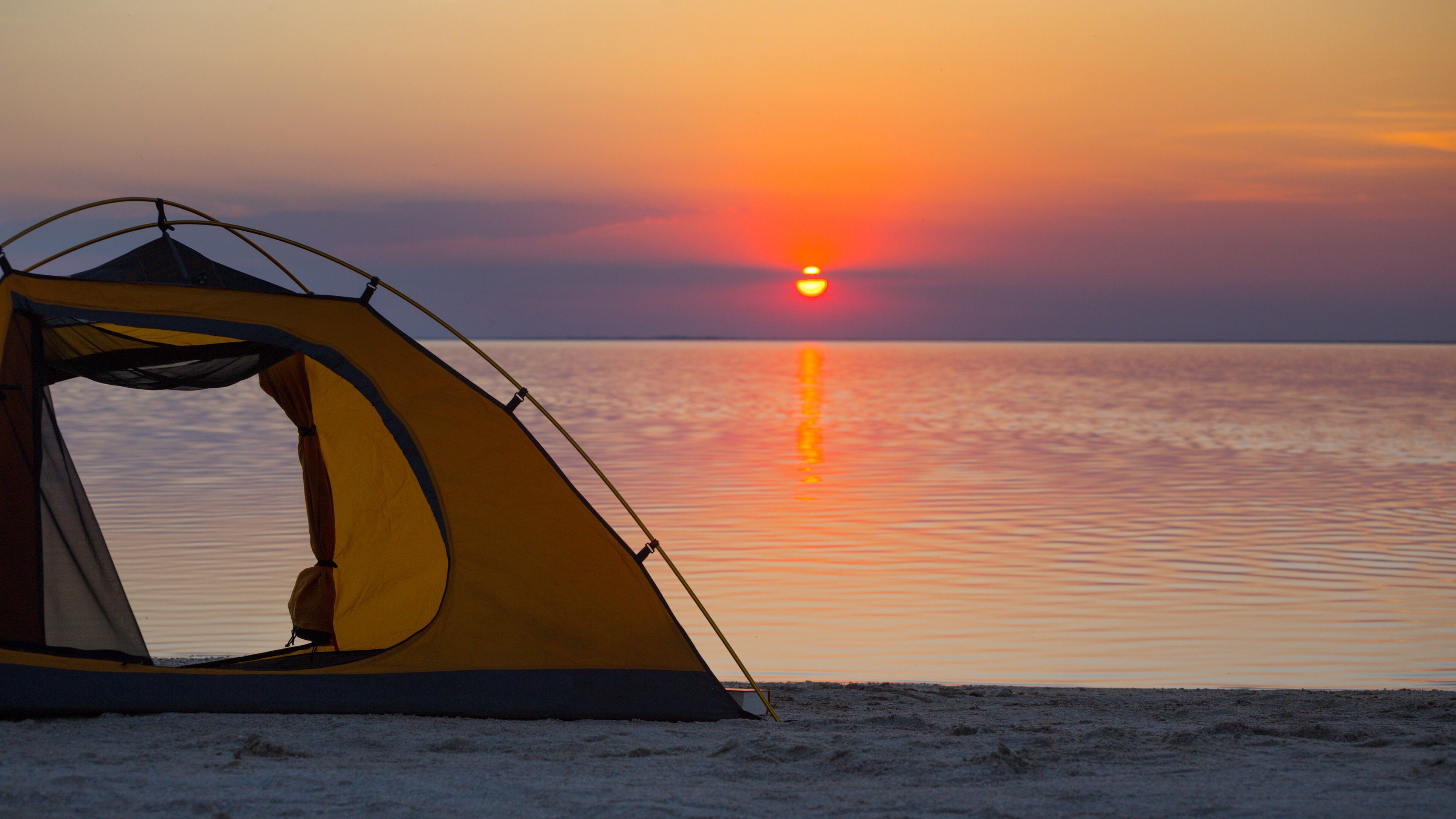 È legale dormire in spiaggia oppure no?