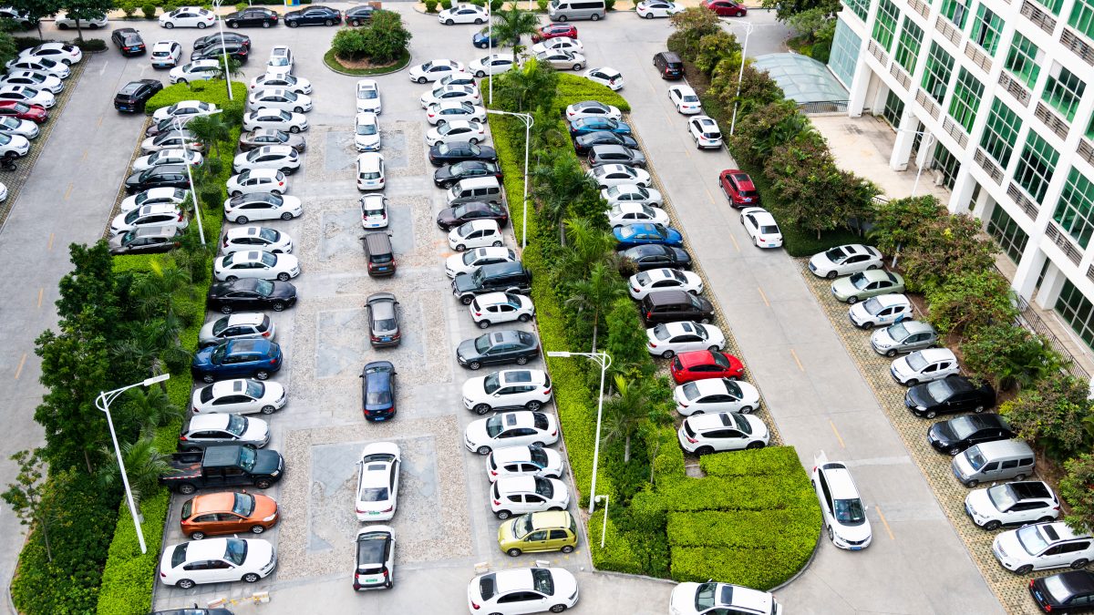 Parcheggio condominiale selvaggio, il risarcimento del danno se si limita il diritto di altri