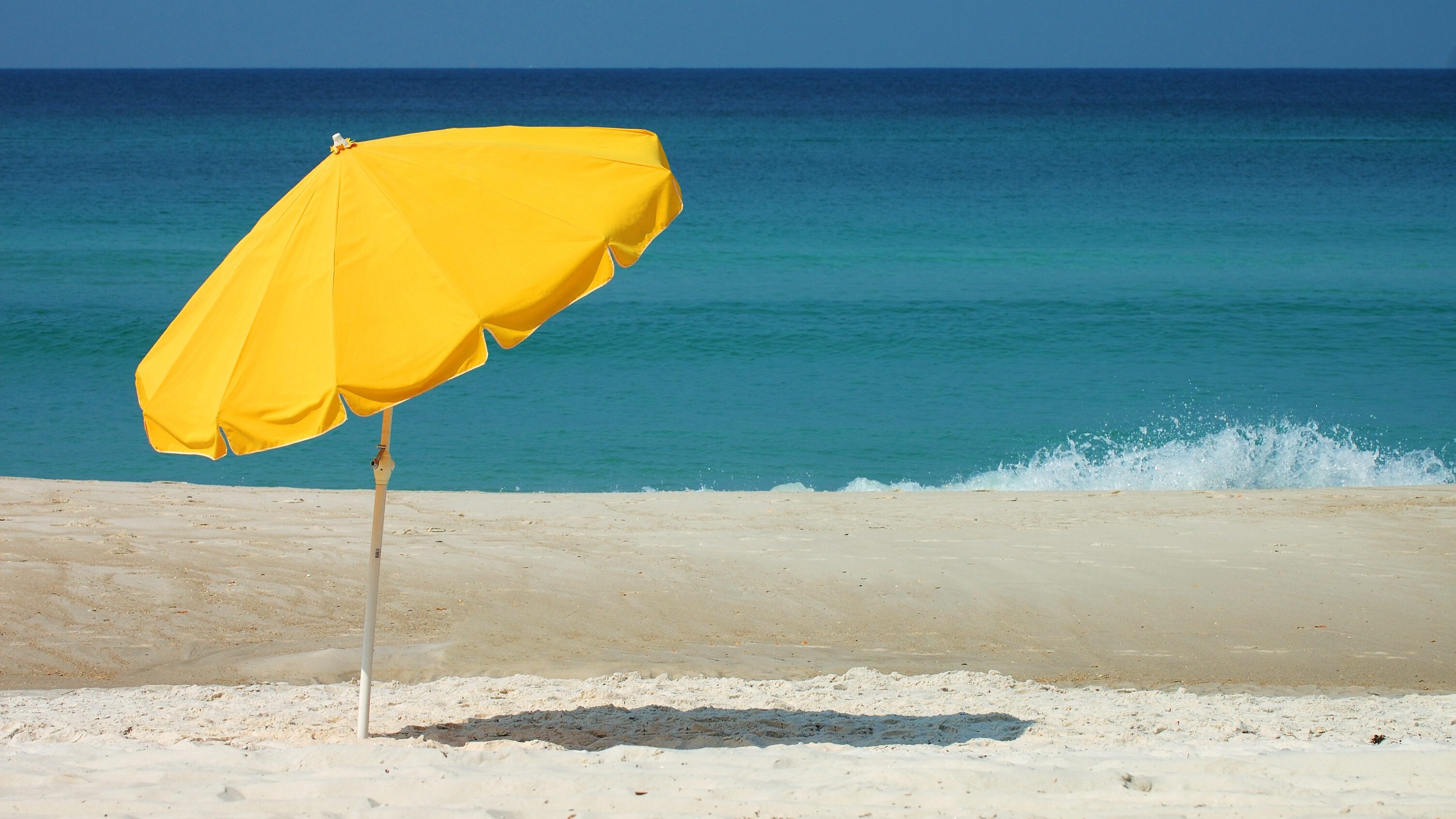 Lasciare l’ombrellone in spiaggia è legale?