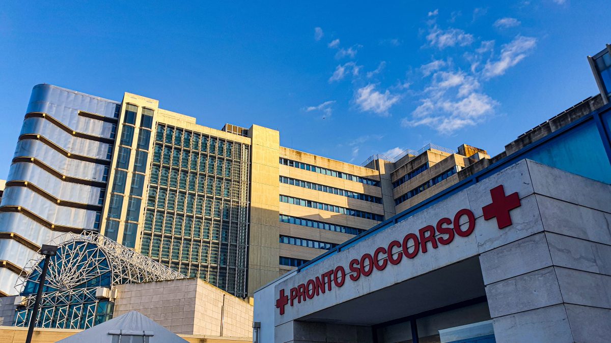 Violenze contro i medici, arrivava l’arresto e multa fino a 10 mila euro: dal Cdm la stretta contro le aggressioni in ospedale