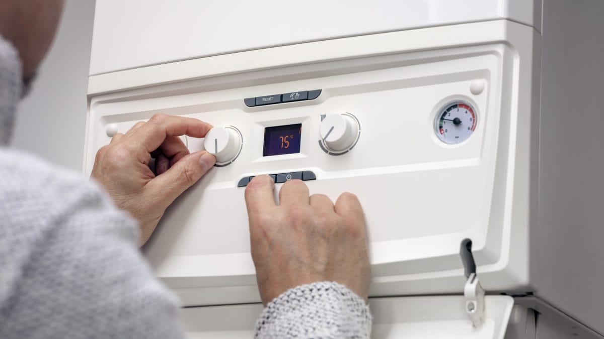 Riscaldamento e termosifoni: le regole su accensione e temperatura, le date del 2024 e le sanzioni